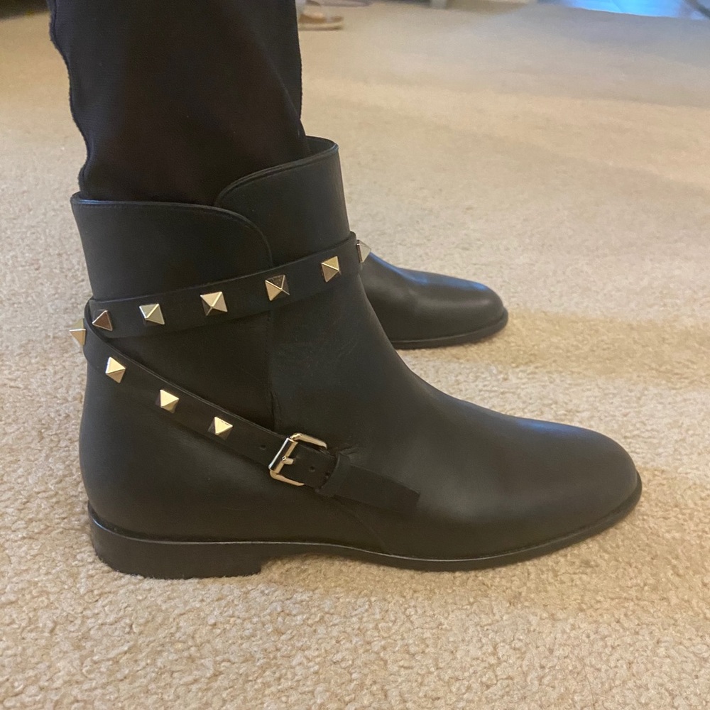 COPY - Gorgeous Valentino booties. Worn only twice!